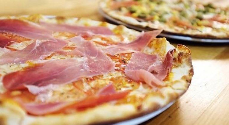 A Bella Italia Pizzéria étterem ebéd menüje: november 28-tól december 2-ig