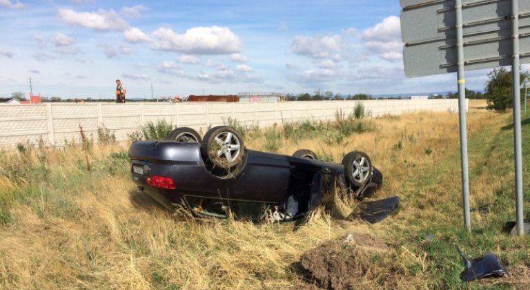 Na križovatke Mierovo-Oľdza sa zrazili dve autá