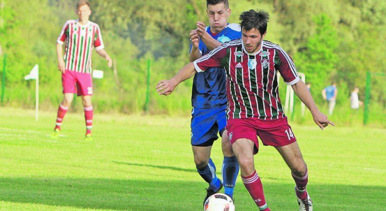 Szombaton jó foci, péntektől borozgatás a Pomléban