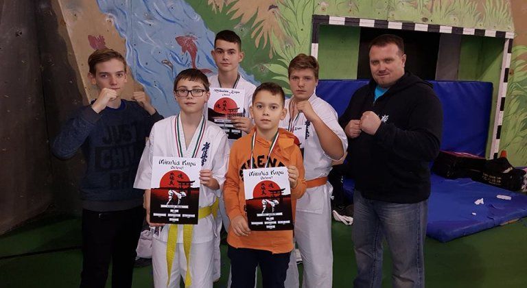 Pekné výsledky šamorínskych Kyokushin karatistov na budapeštianskom Mikulášskom Pohári