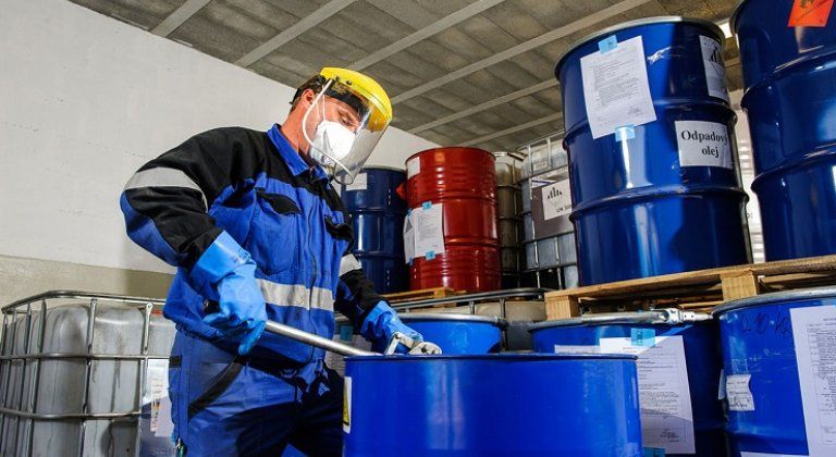 marius-pedersen-nebezpecne-odpady-01 marius-pedersen-nebezpecne-odpady-01