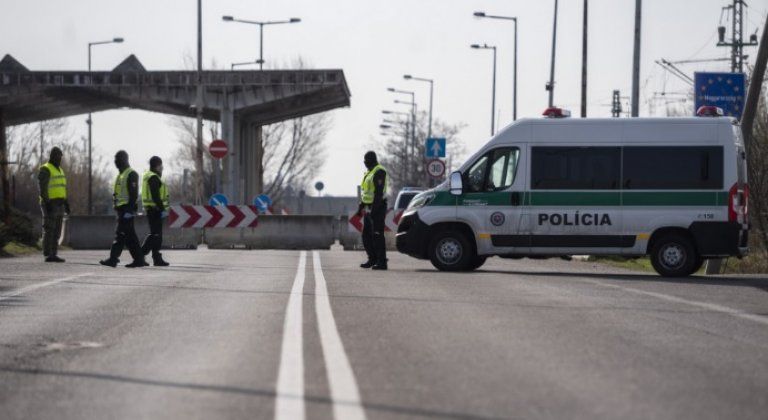 Maďarsko uzatvára hranice. Voľný pohyb je však v pásme do 30 km