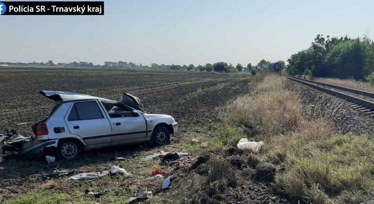 Tragická nehoda na priecestí, polícia žiada o pomoc