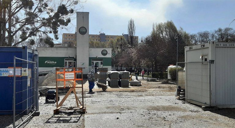 Pri autobusovej stanici sa budujú parkoviská pre bicykle