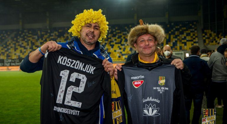 FC DAC rozdával verným fanúšikom dresy