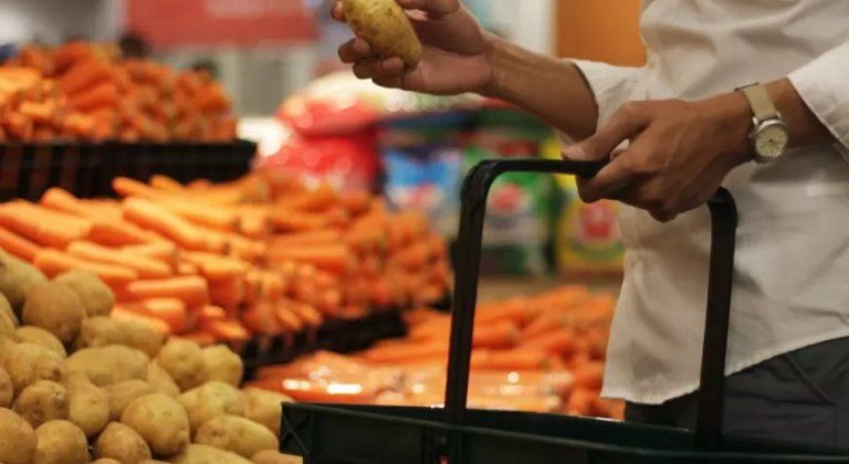 Mutatjuk, mely élelmiszerek árát rögzíti a kormány