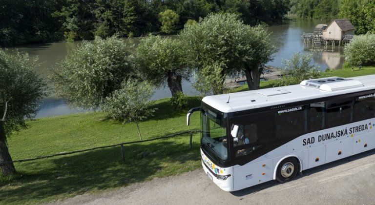 Rodiny môžu cez víkendy cestovať autobusmi za jedno euro Rodiny môžu cez víkendy cestovať autobusmi za jedno euro