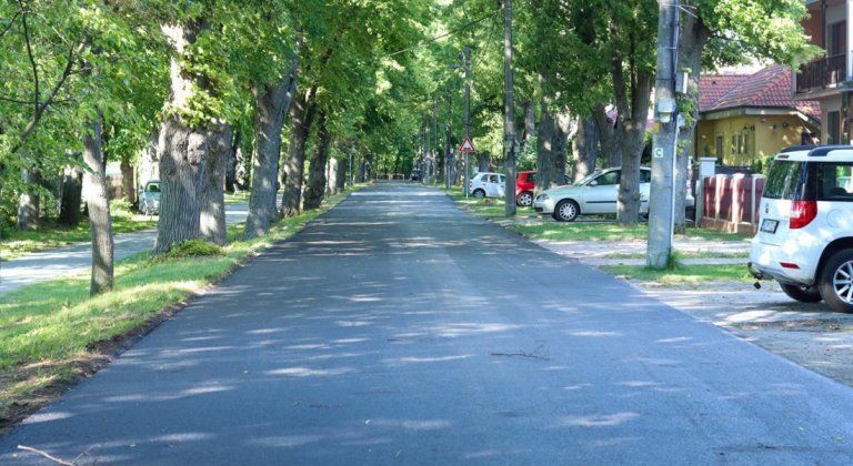 Na Pomlejskej ceste pokračujú práce. Vodiči musia rátať s obmedzeniami Na Pomlejskej ceste pokračujú práce. Vodiči musia rátať s obmedzeniami