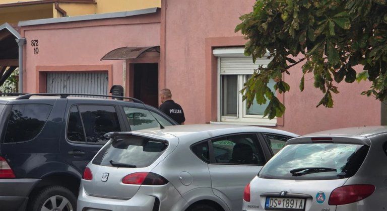 V rodinnom dome v Šamoríne našli mŕtveho muža. Polícia preveruje okolnosti jeho smrti V rodinnom dome v Šamoríne našli mŕtveho muža. Polícia preveruje okolnosti jeho smrti