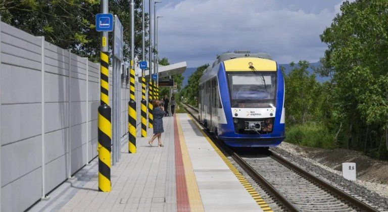 Trať Bratislava – Komárno čaká veľká modernizácia. Priama odbočka do Šamorína zatiaľ nie je súčasťou projektu Trať Bratislava – Komárno čaká veľká modernizácia. Priama odbočka do Šamorína zatiaľ nie je súčasťou projektu
