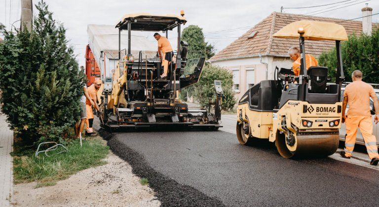 Župa opravuje ďalšie cesty v okrese Dunajská Streda. Nový asfalt dostanú dva úseky