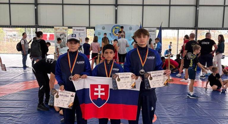 Úspešný víkend šamorínskych športovcov: zlato z Aradu aj dve víťazstvá bedmintonového „béčka“