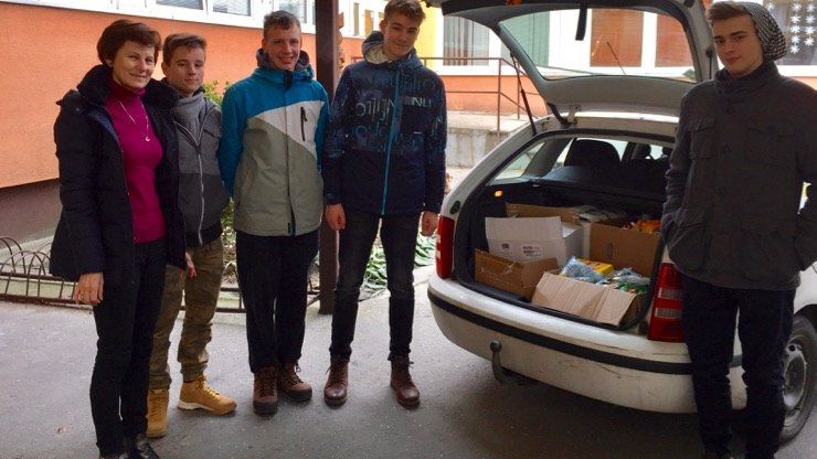 Deti zo ZŠ Mátyása Korvína obdarovali ľudí v núdzi