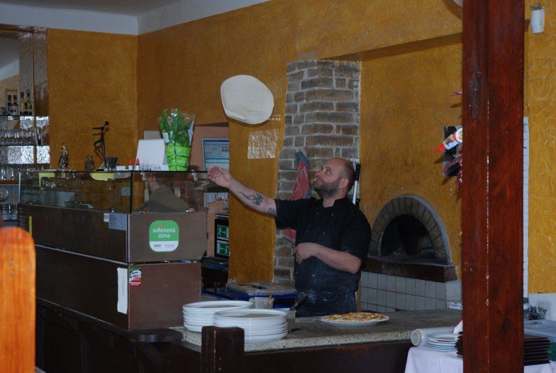 A Bella Italia Pizzéria étterem ebéd menüje: december 4-től 8-ig