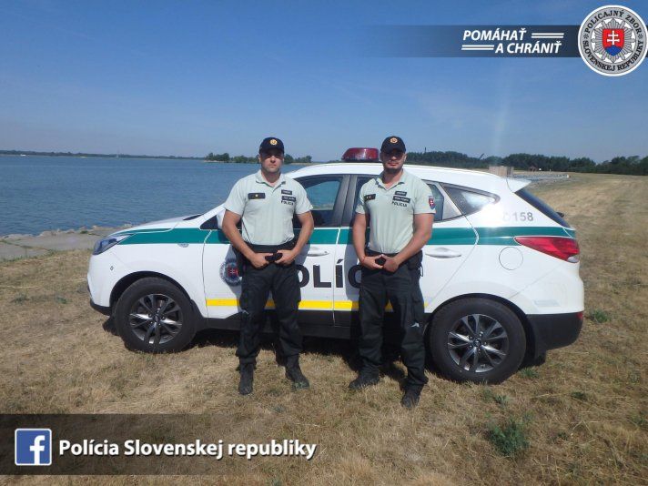 Chcela vyskočiť z okna, šamorínski policajti ju zachránili Chcela vyskočiť z okna, šamorínski policajti ju zachránili