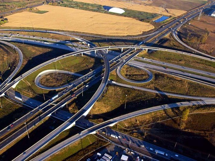 Dokončenie meškajúcich úsekov diaľnice D4 a rýchlostnej cesty R7 sa opäť posúva 