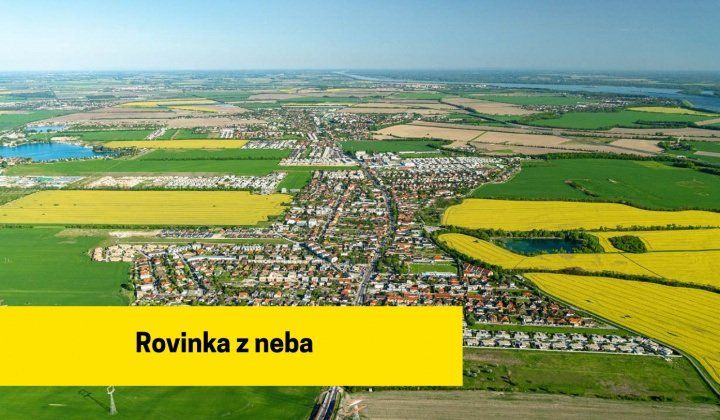 Novinky z Rovinky: Zelená brána, letné kino, letecké zábery aj dotácie na obedy Novinky z Rovinky: Zelená brána, letné kino, letecké zábery aj dotácie na obedy