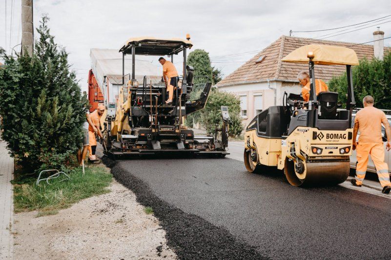 Župa opravuje ďalšie cesty v okrese Dunajská Streda. Nový asfalt dostanú dva úseky Župa opravuje ďalšie cesty v okrese Dunajská Streda. Nový asfalt dostanú dva úseky