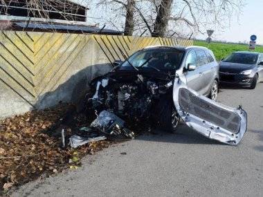 Polícia pátra po vodičov, ktorý ušiel z miesta nehody