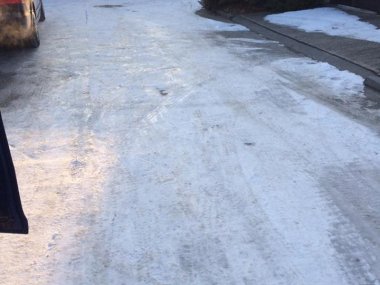 Tip čitateľa: Ľudia sa sťažujú na zľadovatené chodníky Tip čitateľa: Ľudia sa sťažujú na zľadovatené chodníky