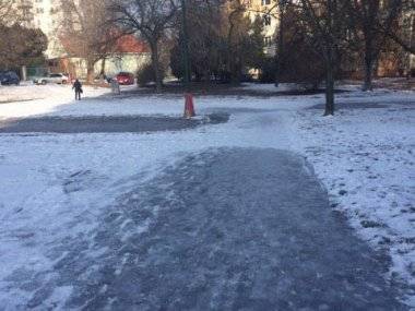 Tip čitateľa: Ľudia sa sťažujú na zľadovatené chodníky Tip čitateľa: Ľudia sa sťažujú na zľadovatené chodníky