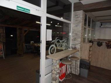 Motostop63 - štýlový šamorínsky fastfood, kde sa oplatí zastaviť!