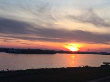 Olvasói képek: Napkelte és napnyugta a Duna felett Olvasói képek: Napkelte és napnyugta a Duna felett