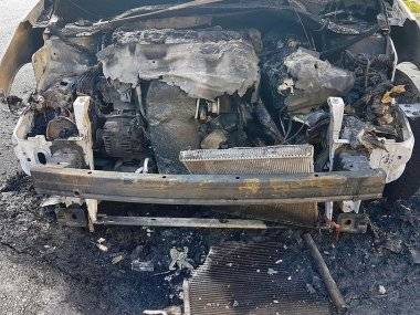 Tip čitateľa: Na Školskej ulici zhorelo auto