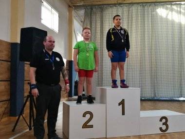 Po prvom kole sú mladí zápasníci na druhom mieste