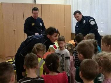 Mestskí policajti navštívili deti v materskej škole