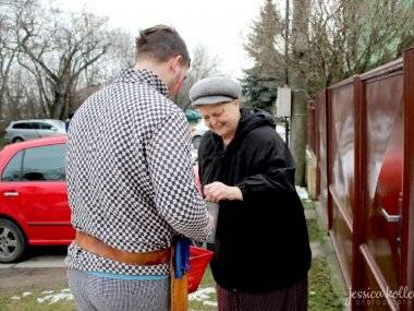 Členovia Dobrovoľného hasičského zboru v Mliečne maskami, spevom a tancom vyháňali zimu