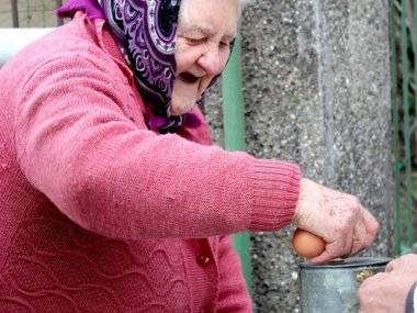 Členovia Dobrovoľného hasičského zboru v Mliečne maskami, spevom a tancom vyháňali zimu