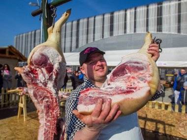 Foto: Úžasné jedlá, gurmánske špeciality a výborná atmosféra Foto: Úžasné jedlá, gurmánske špeciality a výborná atmosféra
