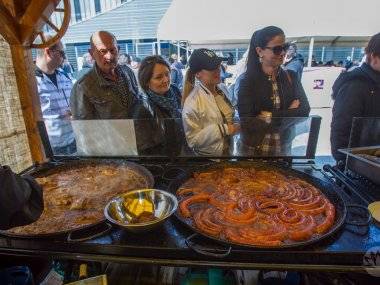 Foto: Úžasné jedlá, gurmánske špeciality a výborná atmosféra Foto: Úžasné jedlá, gurmánske špeciality a výborná atmosféra