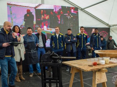 Foto: Úžasné jedlá, gurmánske špeciality a výborná atmosféra Foto: Úžasné jedlá, gurmánske špeciality a výborná atmosféra