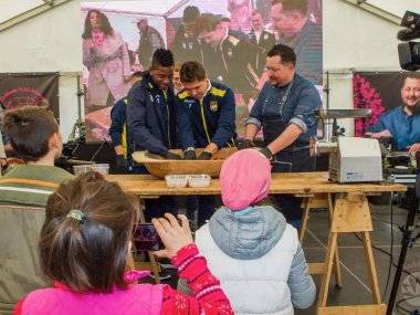 Foto: Úžasné jedlá, gurmánske špeciality a výborná atmosféra Foto: Úžasné jedlá, gurmánske špeciality a výborná atmosféra