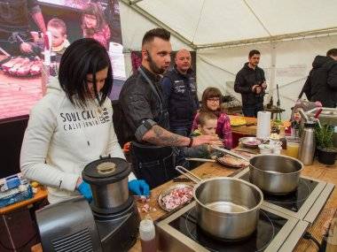 Foto: Úžasné jedlá, gurmánske špeciality a výborná atmosféra Foto: Úžasné jedlá, gurmánske špeciality a výborná atmosféra
