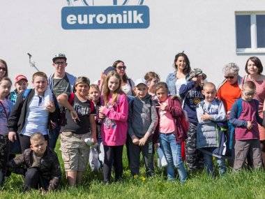 Návšteva šamorínskej Špeciálnej školy v závode Euromilk Návšteva šamorínskej Špeciálnej školy v závode Euromilk
