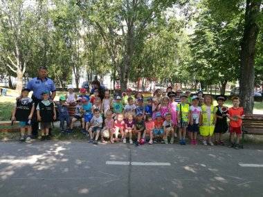 Mestskí policajti navštívili škôlku na Gazdovskom rade