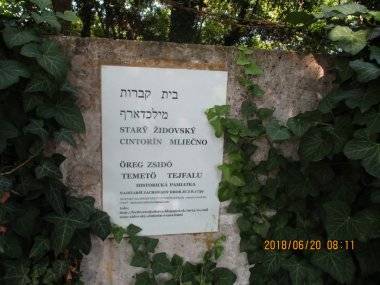 Navštívili sme vzácny historický cintorín v Mliečne