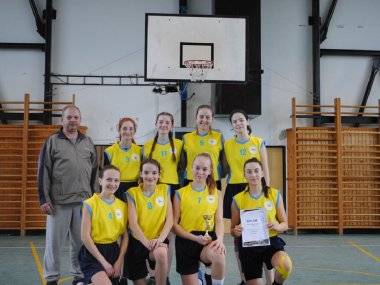 A Corvin Mátyás Alapiskola kosárlabda csapata továbbjutott a kerületi döntőbe