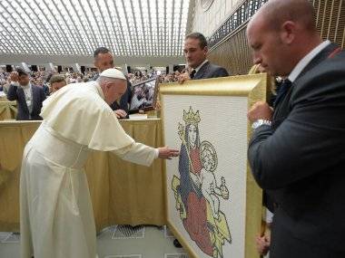 Pápežom požehnaný obraz erbu mesta Šamorín oslavuje výročie 
