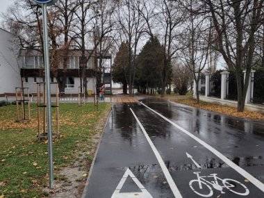 Nová cyklotrasa nášho mesta má svoje nedostatky. Plánuje sa aj ich oprava?