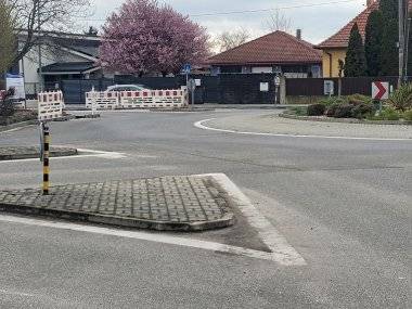 V Šamoríne sa začalo s modernizáciou okružných križovatiek. Dopravné obmedzenia by mali potrvať pár mesiacov