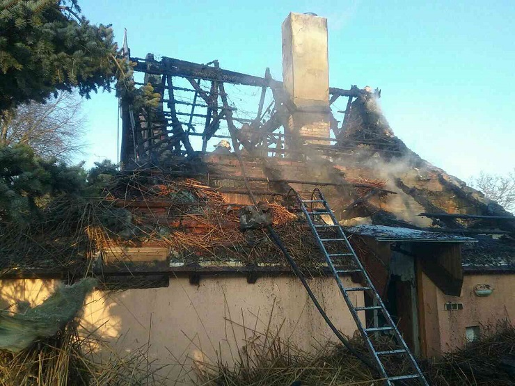 Požiar strechy Trstená na Ostrove 05